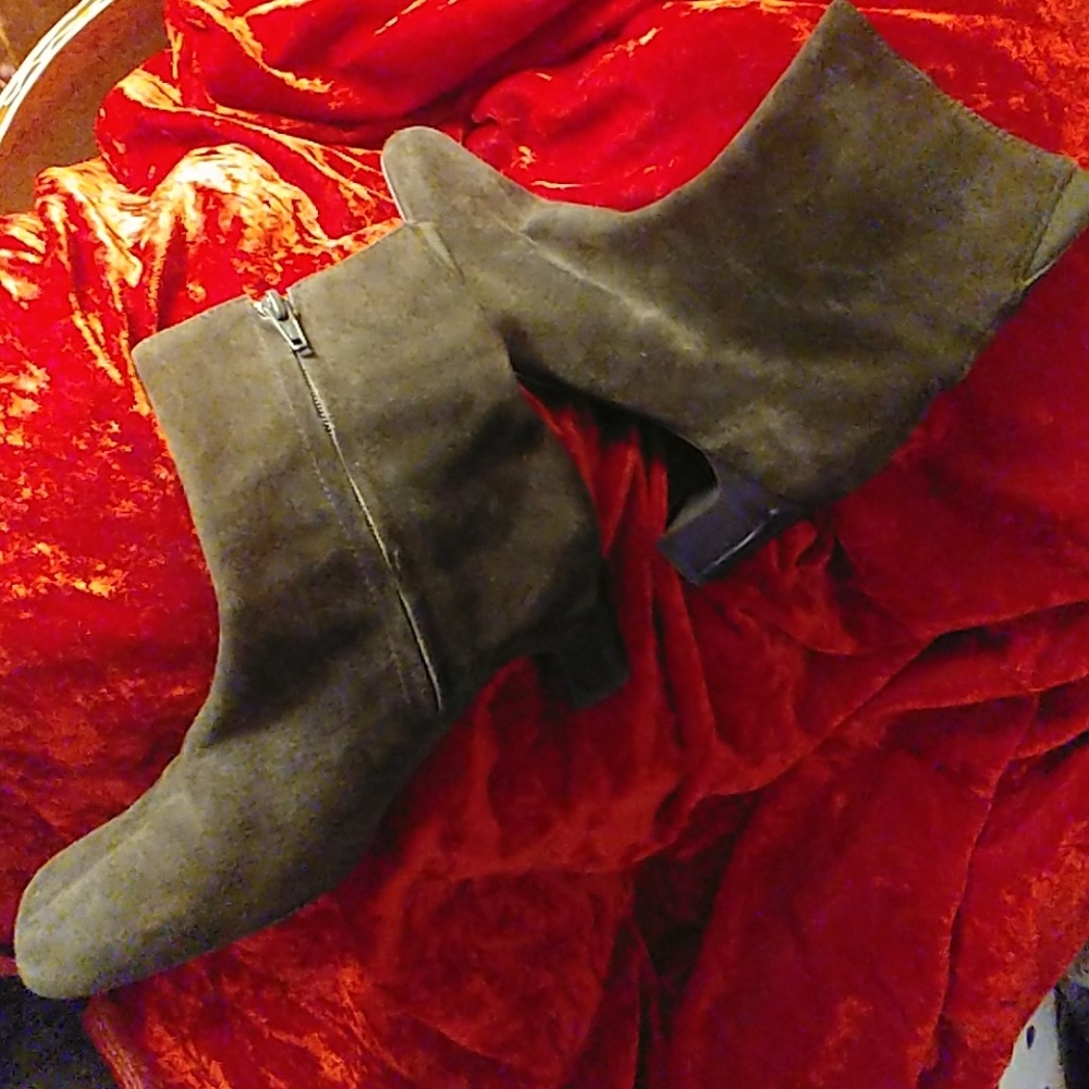 Valenci Dark Green Suede Leather Boots 5.5 M